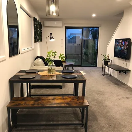 Near Stadium And Railway Station 3 Beds 1 Bath Townhouse With Car Park Onsite
